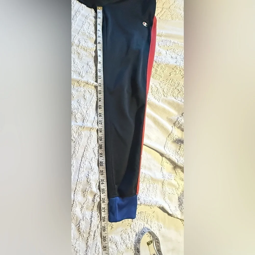 Champion label black